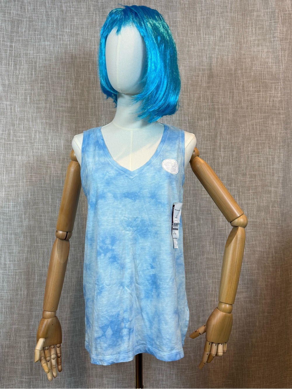 Time and Tru Light Blue Tie-Dye V-Neck Tank Top
